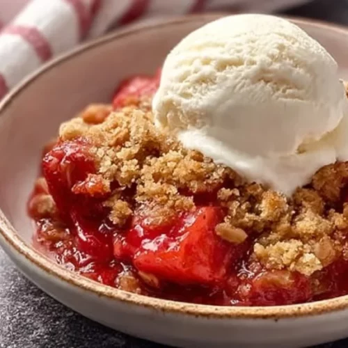 strawberry rhubarb crisp 2026 04 07 110229 1024x574 1
