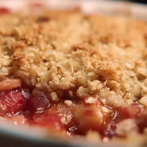 strawberry rhubarb crisp 2026 04 09 111219 1024x574 1